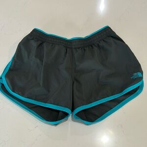 Women’s north face activewear shorts, Gray – size medium